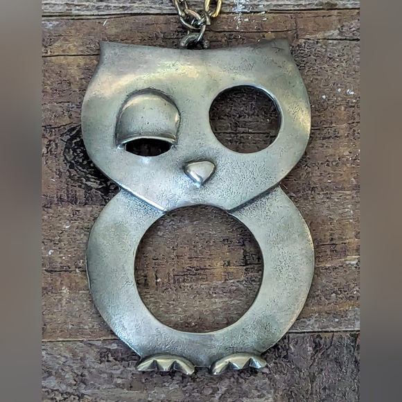 Vintage Large Pewter Winking Owl Pendant on Silver Chain - Picture 6 of 8